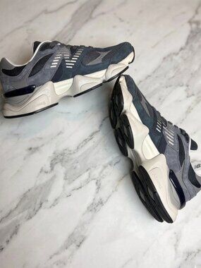 New Balance 9060 Gray and White Size 9 Brand New